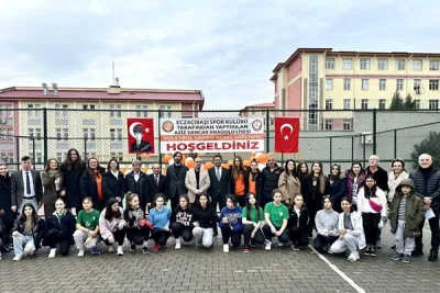 Dünya Şampiyonu Eczacıbaşı’ndan  depremden etkilenen gençlere güç veren anlamlı destek