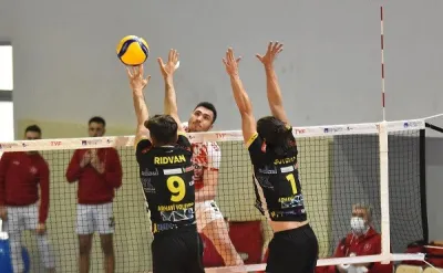 Erteleme maçında Ziraat Bankası set vermedi