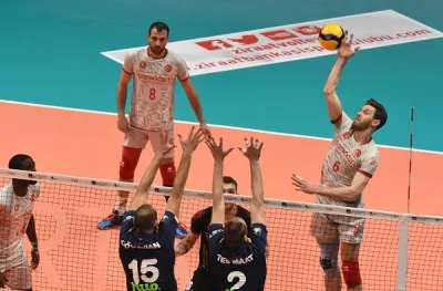 Fenerbahçe Liderlik Koltuğunu Bırakmıyor