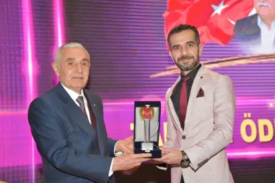 Malatya Gazeteciler Cemiyeti'nden Başkan Üstündağ'a Ödül