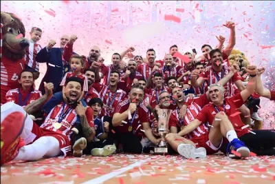 Efelerin Koçu Alberto Guiliani Olympiacos'la Challenge Cup şampiyonu