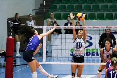 Sarıyer Belediyespor, Aydın BŞ Belediyespor'a set vermedi