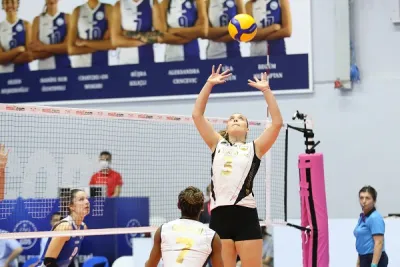 VakıfBank, 3 puanı set vermeden aldı