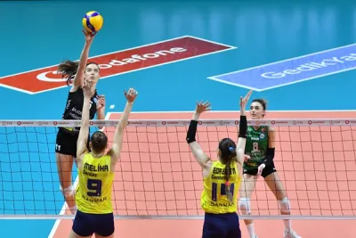 Fenerbahçe Opet 5 maçtır set vermeden kazanıyor