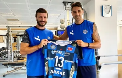 Arkas Spor'da yeni kaptan Ulaş, Bravo ise teknik kadroya geçti