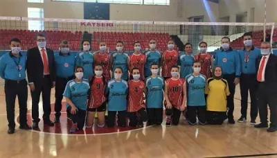 Türkiye Öğretmenler Kupası'nda da maske ile sahaya çıktılar