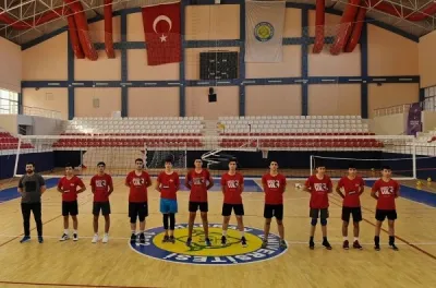 Yakup hoca, Şanlıurfa'da geleceğin voleybolcularını yetişiyor
