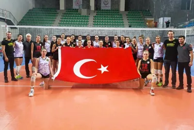 Altınyurt ve Kuzey Yıldızları maçında 100.Yıl Coşkusu