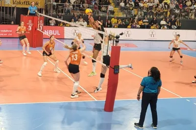 VakıfBank Çukurova Belediyespor'u 3-1 yendi