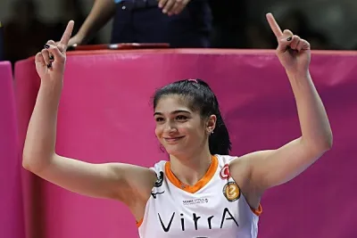 Lider Eczacıbaşı VitrA gruptaki son maçına çıkıyor