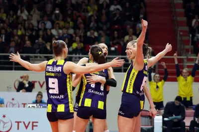 Fenerbahçe Opet, VakıfBank'ı yine 3-1 yendi
