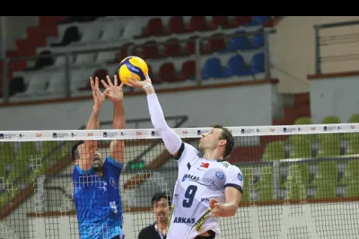 Afyon Efeleri, Arkas Spor'u İzmir'de yendi