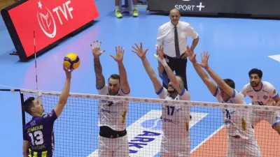 Arkas Spor Fenerbahçe'yi 3-1 yendi ve seriyi 3. maça taşıdı