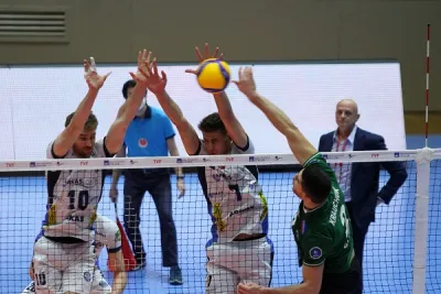 Arkas Spor'dan Bursa'ya 1 set