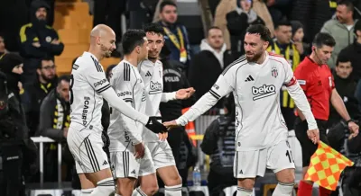 Beşiktaş kupadaki derbide Fenerbahçe’yi Cerny ile geçti