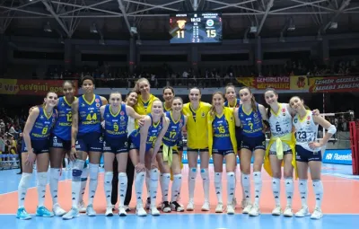 Bol kırmızı kartlı maçta Fenerbahçe Göztepe'yi 2-1 geriden gelip yenmeyi başardı