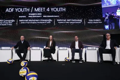 Akif Başkan ve Eda kaptan Antalya Diplomasi Forumunda Voleybolumuzu temsil ettiler