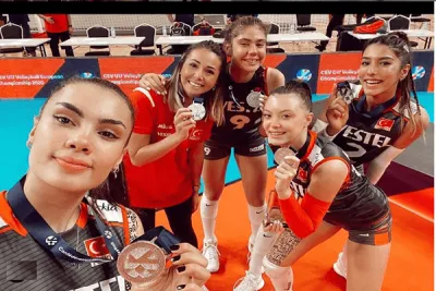 Ecem Türker Kürsüye Alıştı