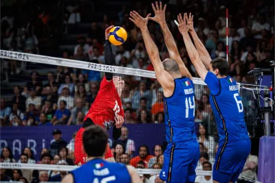 İtalya 2-0 geriden gelerek 2. yarı finalist oldu