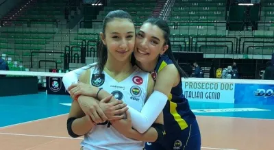 Gülce ve Lila ilk Şampiyonlar Ligi maçına çıktılar