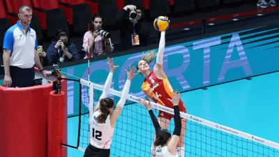 Kadınlar CEV Cup'ta Yarı Final Maçları Başladı