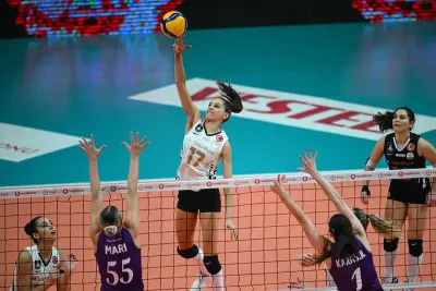 VakıfBank Ankara deplasmanında 3 puanı set vermeden aldı