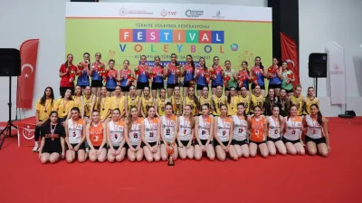 Küçükler Türkiye Şampiyonası'nda ES Voleybol ve Ziraat Bankası Şampiyon