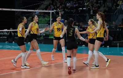 Lider VakıfBank Fenerbahçe'yi 3-1 yendi zirvede farkı açtı