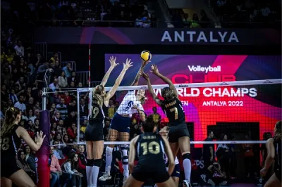 VakıfBank 8. Kez Yarı Finalde