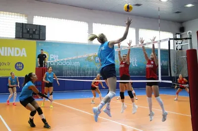 PTT, hazırlık maçında Sarıyer Belediyespor'u 4-0 yendi