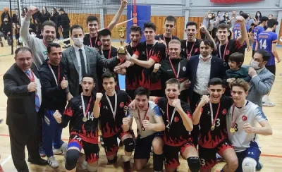 Dünya Şampiyonu Şeref Tok'un öğrencileri bu sene de zirveyi bırakmıyor