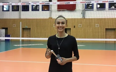 Simge Aköz, “En İyi Voleybol Oyuncusu” seçildi