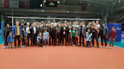 Efeler Ligi'nde 1 Maç Oynandı