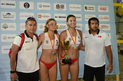 Plaj Voleybolu Balkan Şampiyonası'nda erkeklerde bronz, kadınlarda gümüş madalya