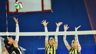 Voleybol Ünilig Türkiye Şampiyonası'nda Yarı Finalistler Belli Oldu