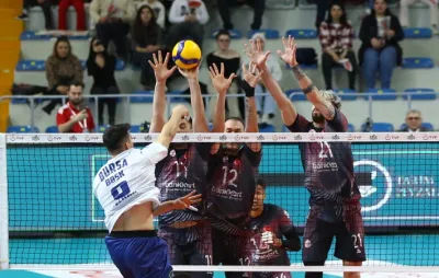Ziraat Bankkart Bursa'da 3 puanı 1 set vererek aldı