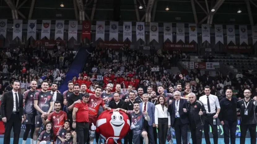 Efeler Ligi şampiyonu Ziraat Bankkart oldu