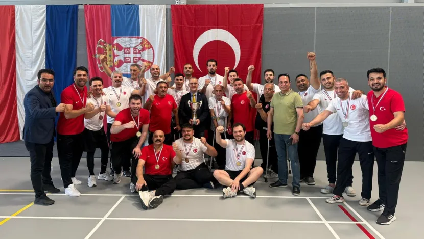 Oturarak Voleybol Milli Takımımız Gümüş Madalyayla Döndü