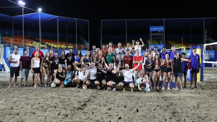 Plaj Voleybolunda Blok Akademi 1 ve İstanbul Voleybol Türkiye Şampiyonu Oldu