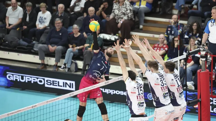 Şampiyonlar Ligi'nde Play Off'tan Çeyrek Finale çıkan 2. takım Altın Set'le belli oldu