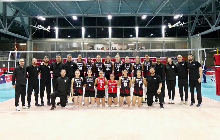 THY Avarca de Menorca karşısında 2 set kazandı ve tur atladı